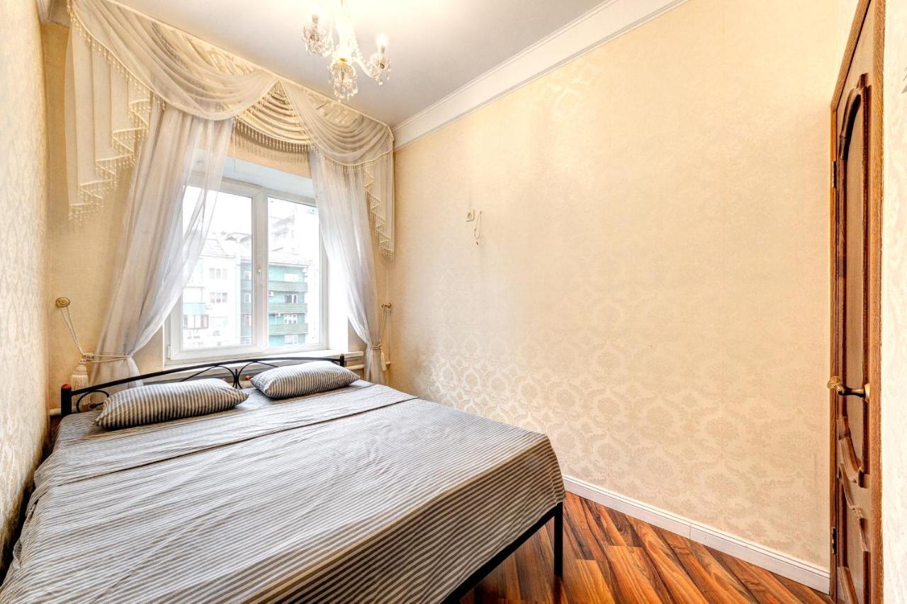 Apartment With 3 Near Palace Ukraine Kyiv