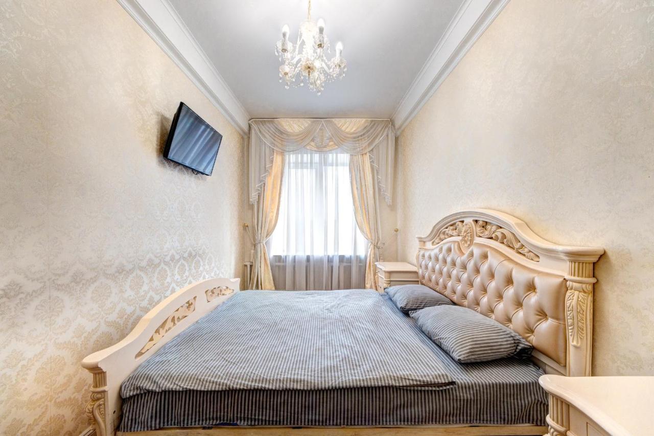 Apartment With 3 Near Palace Ukraine Kyiv